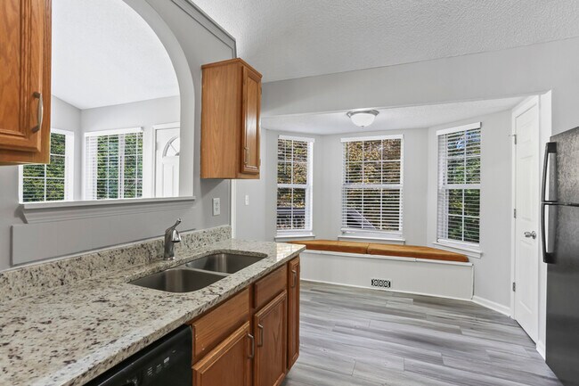 Building Photo - 7380 Hunters Ridge Dr