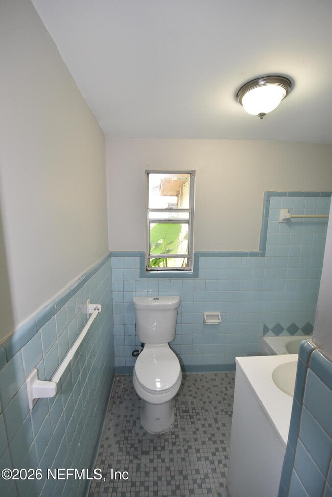 Building Photo - 2953 W 9th St