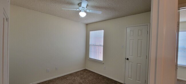 Building Photo - Spacious 4/2/2 in Frenship