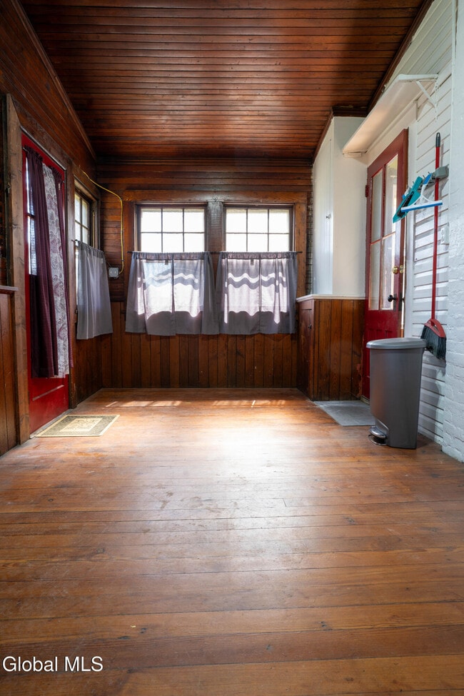 Building Photo - 546 5th Ave