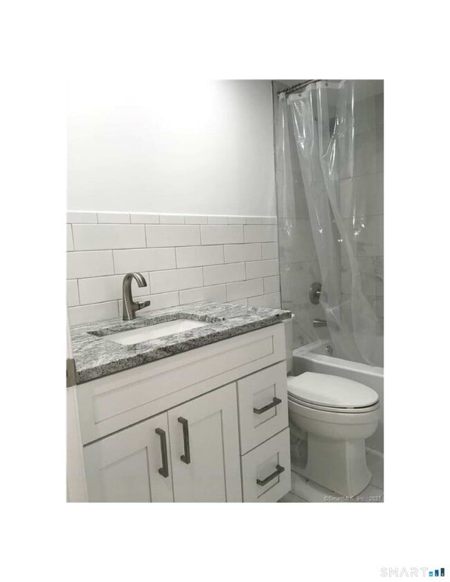 Building Photo - 3 Woods Hollow Ct