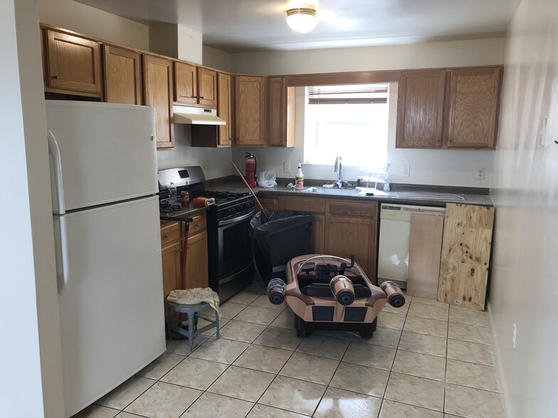 Kitchen - 76 Port Ave