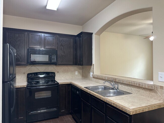 Building Photo - Townhome for rent
