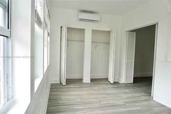 Building Photo - 501 SW 6th Ct