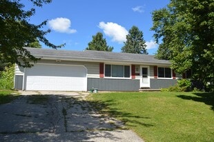 Building Photo - 837 10th Ave