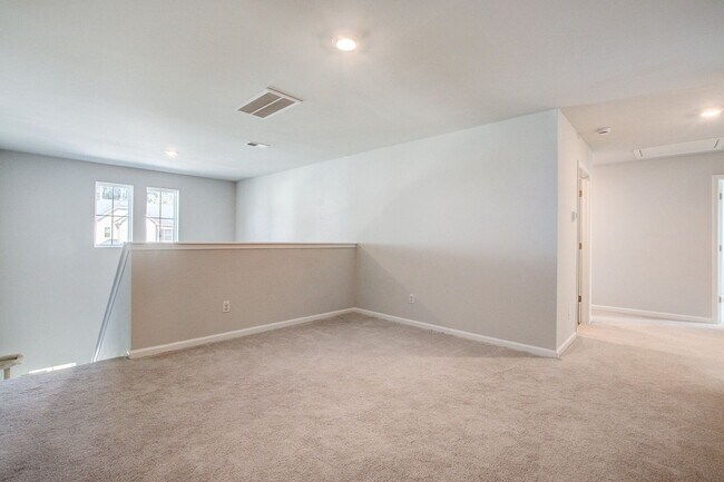 Building Photo - Stunning 5 Bedroom Cypress Preserve