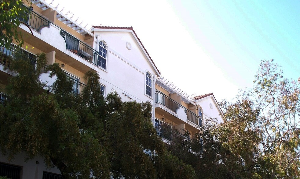 Building Photo - 4760 Templeton St