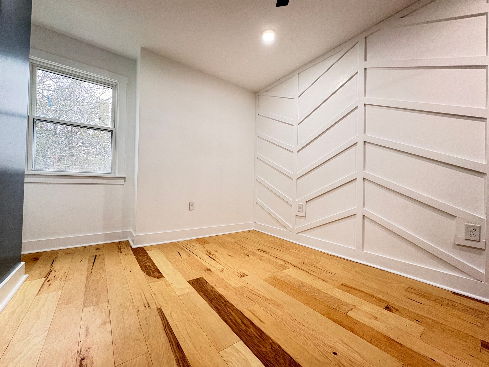 Building Photo - 5842 Hobart St