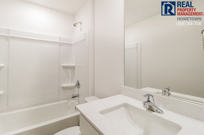 Building Photo - 108 E Fredonia Ct