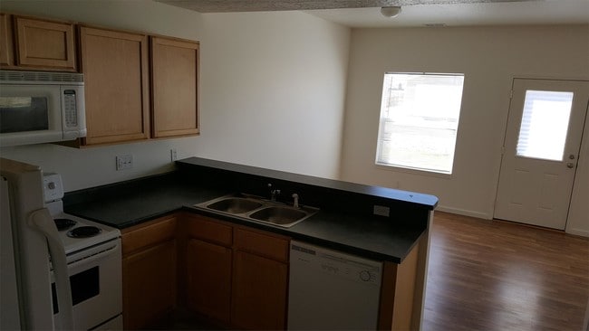 Building Photo - 400 Par Ave