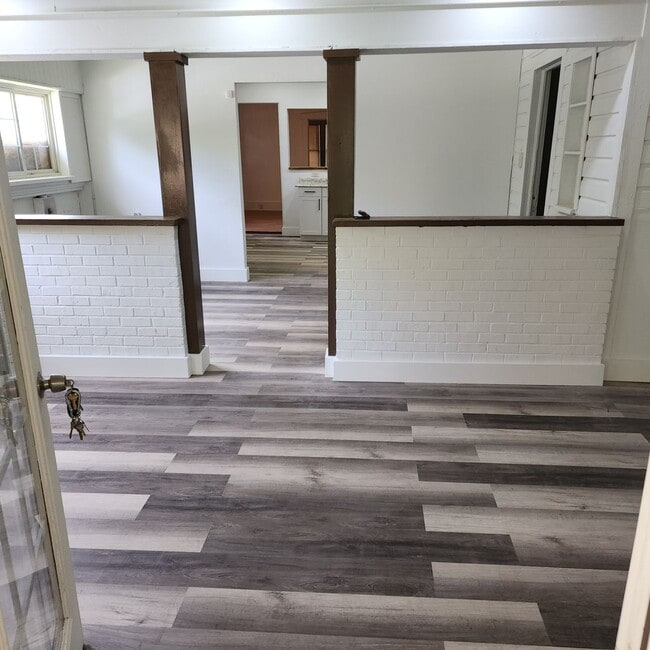 Building Photo - A Spacious house with lots of space and bi...