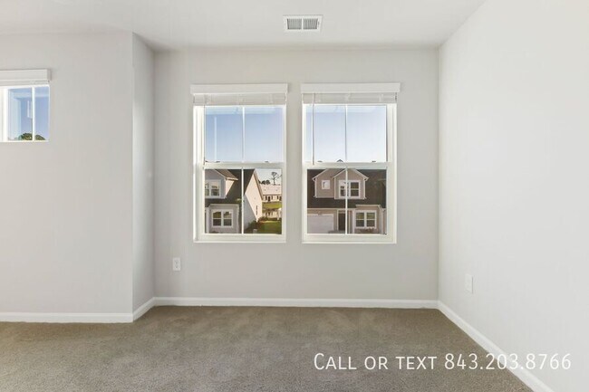 Building Photo - 2103 Victory Wy