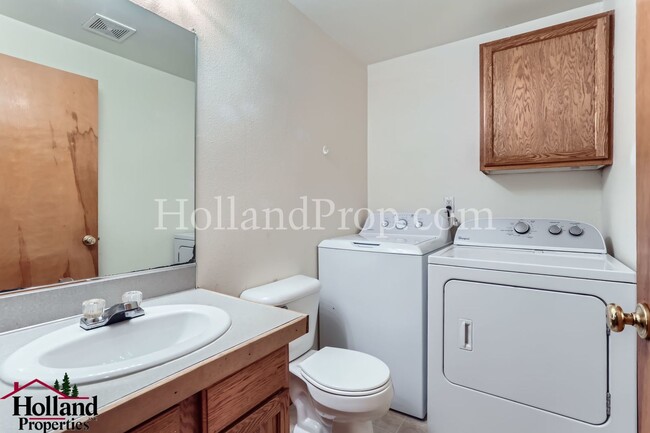 Building Photo - Cozy Comfort in Beaverton – 3-Bed, 2.5-Bat...