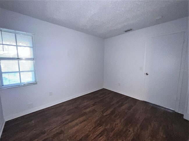 Building Photo - 3153 Bloomingdale Villas Ct