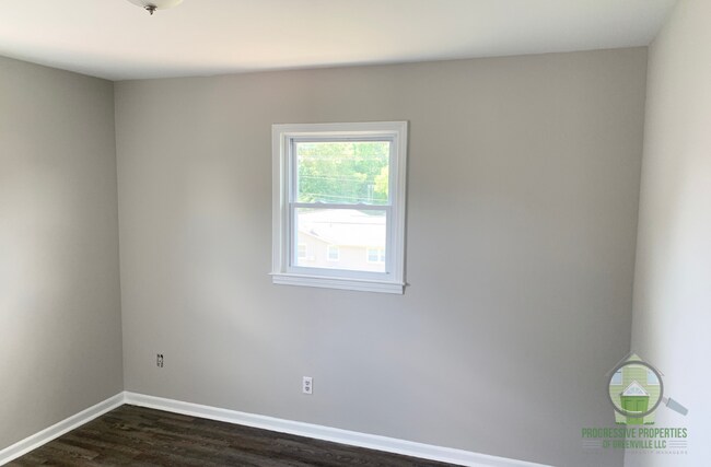Building Photo - 310 Devonwood Ct