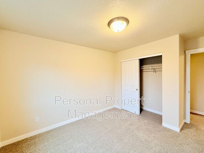 Building Photo - 6108 NE 71st Ave