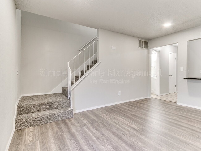 Building Photo - 8510 Candlewood Dr