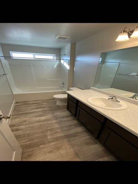 Building Photo - 1758 W Stone Gate Dr