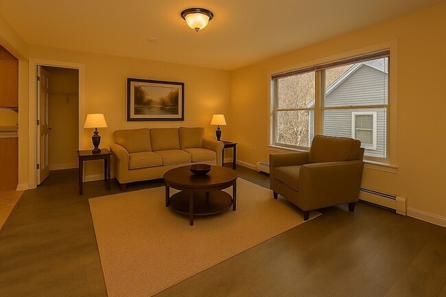 Building Photo - 5 Concord Ct