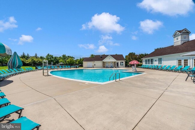 Building Photo - 4960 Clarendon Terrace