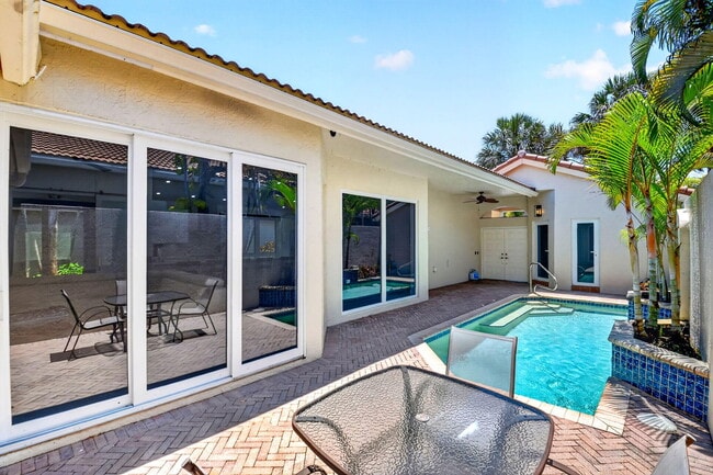 Building Photo - 5063 Ventura Dr