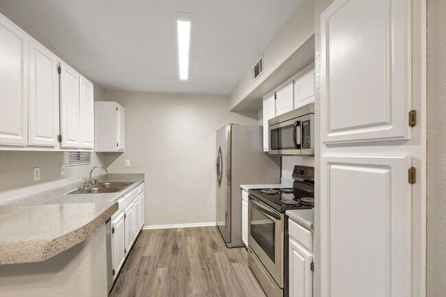 Building Photo - 555 E Silverado Ranch Blvd