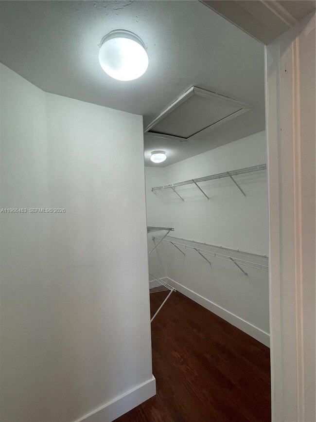 Building Photo - 703 NE 195th St