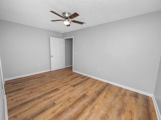 Building Photo - 2912 E Columbus Dr