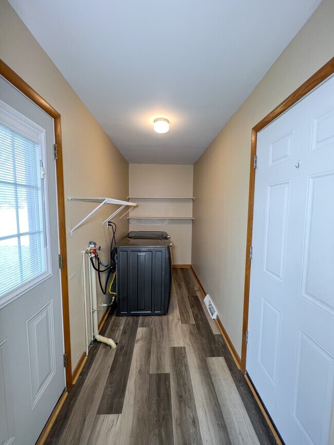 Building Photo - 4528 Plumbrook Dr