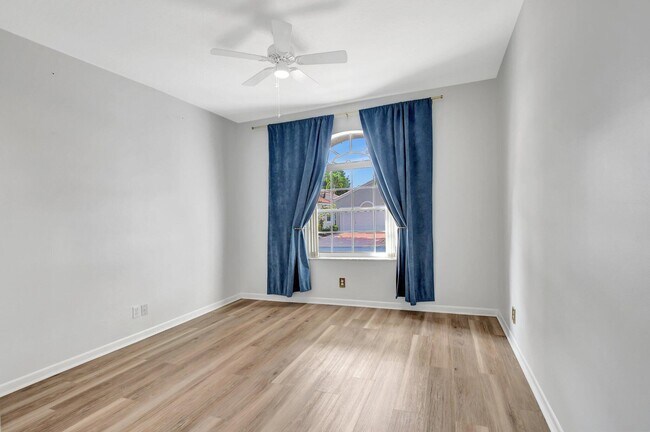 Building Photo - 3947 Redondo Way