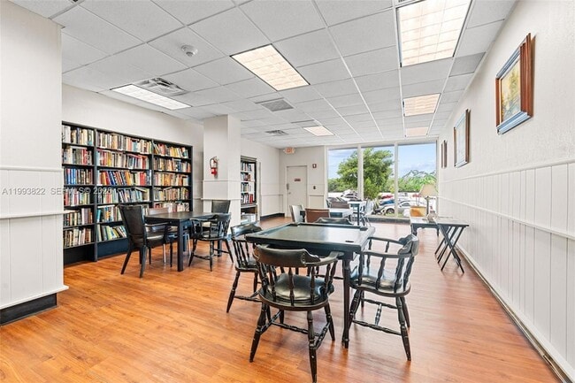 Building Photo - 500 Bayview Dr