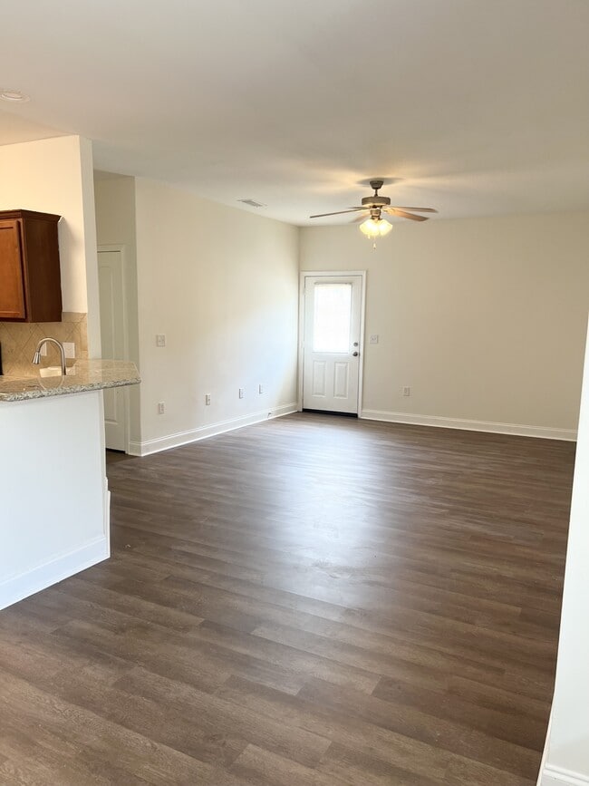 Building Photo - 43225 Creek Cir