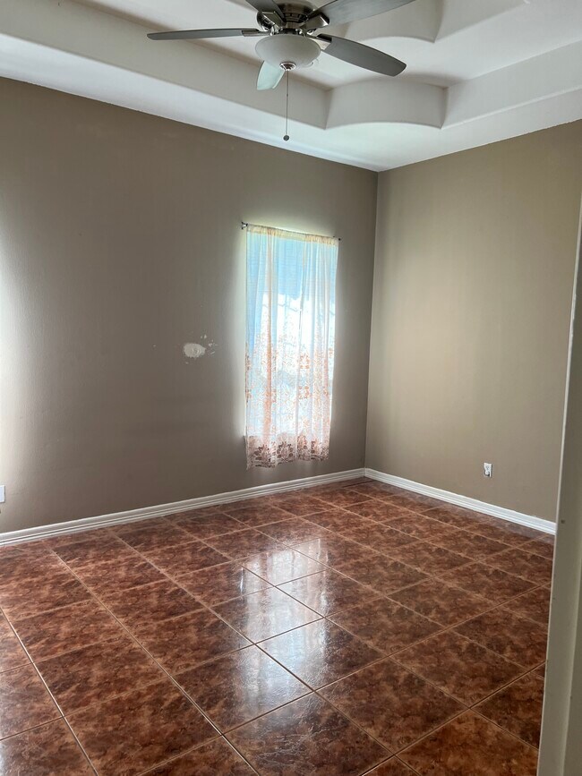 Building Photo - 420 W Palm Dr