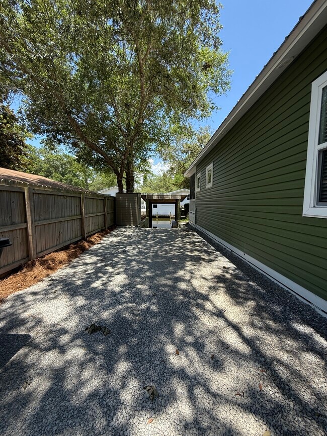 Building Photo - 37 Bayou Rd