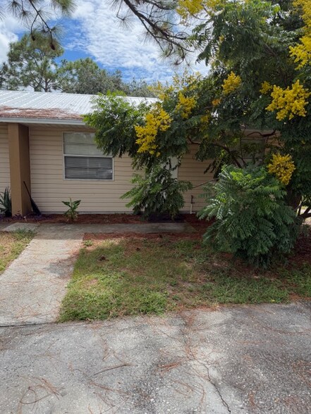 Primary Photo - 10 Plumosa St