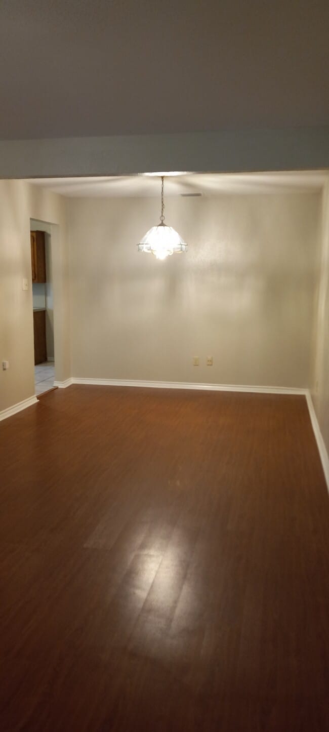 Building Photo - 3200 Foxboro Dr