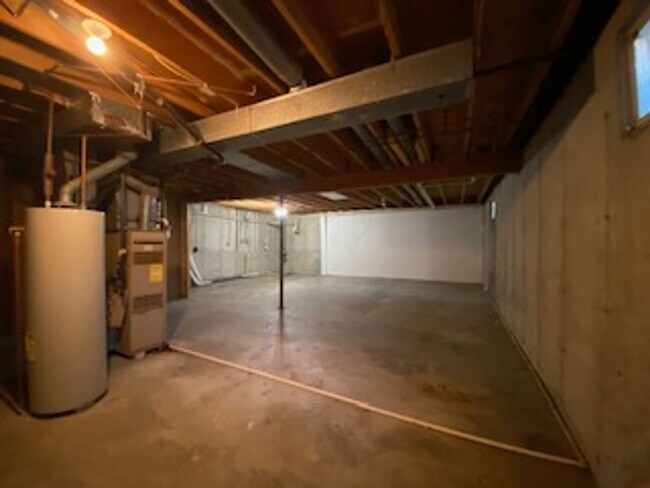 Building Photo - 1721 Graceland Ct