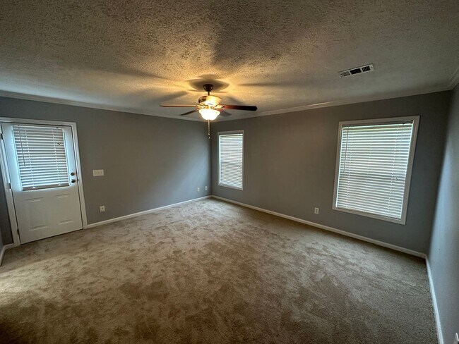 Building Photo - 5 BR, 3.5 BA, 2432sf home on almost 17 acres!