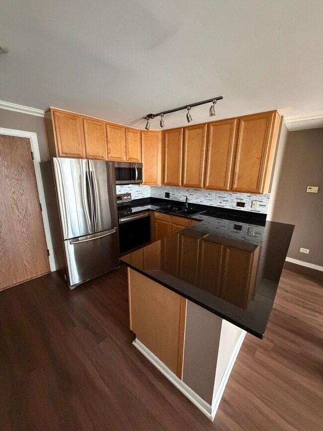 Building Photo - 5800 Oakwood Dr