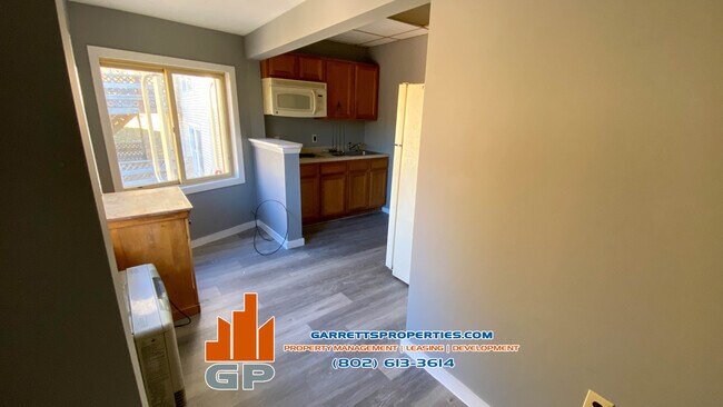 Building Photo - 144 Main St