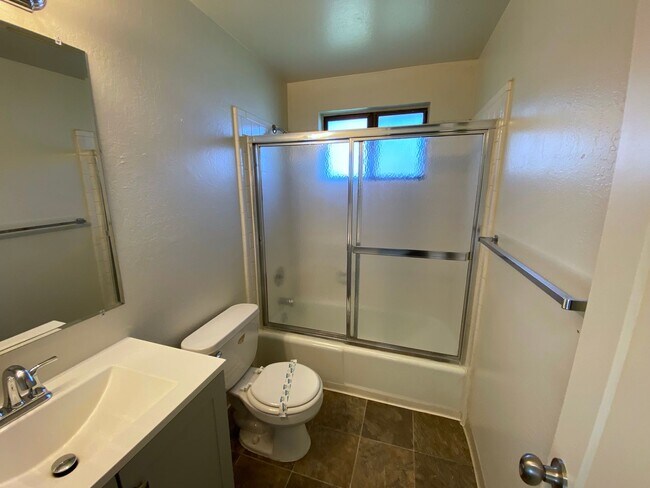 Building Photo - 973 Holman Way
