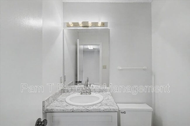 Building Photo - 128 Fox Chase Rd
