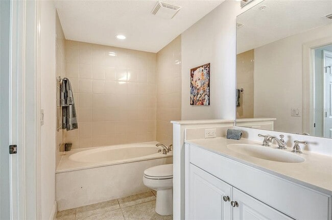Building Photo - 800 N Tamiami Trl