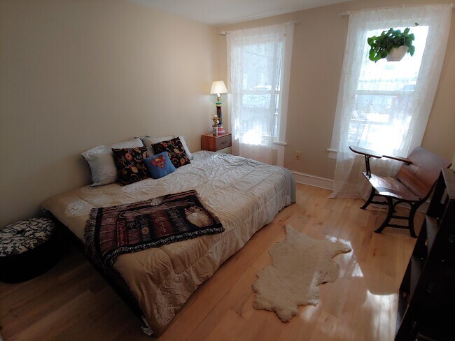 Building Photo - Spring