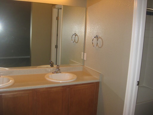 Building Photo - Beautiful 5 Bedroom Home for Rent on Creek...
