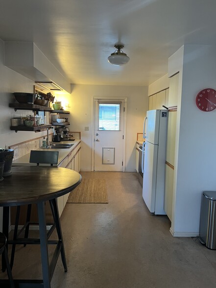 Building Photo - 545 NE 100th St