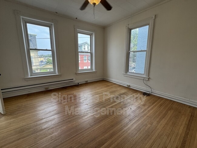 Building Photo - 117-121 East Antietam Street - 121 2nd Fl A