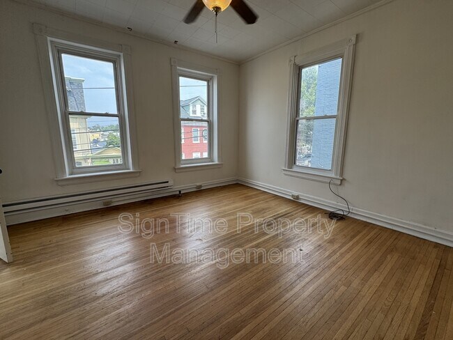 Building Photo - 121 E Antietam St