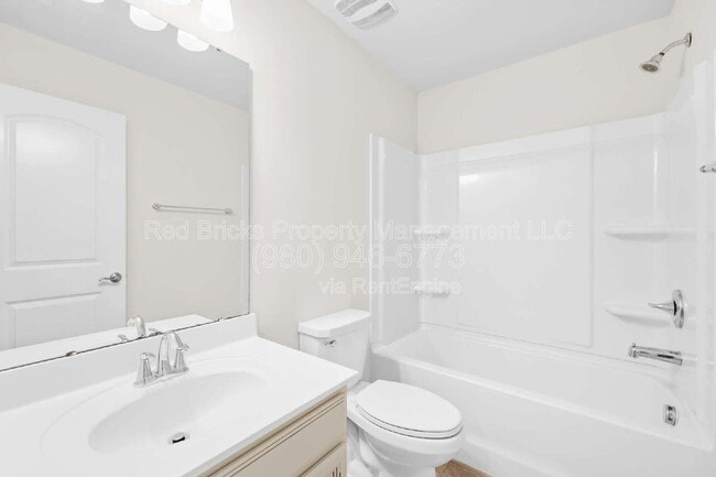 Building Photo - 2207 Restina Dr