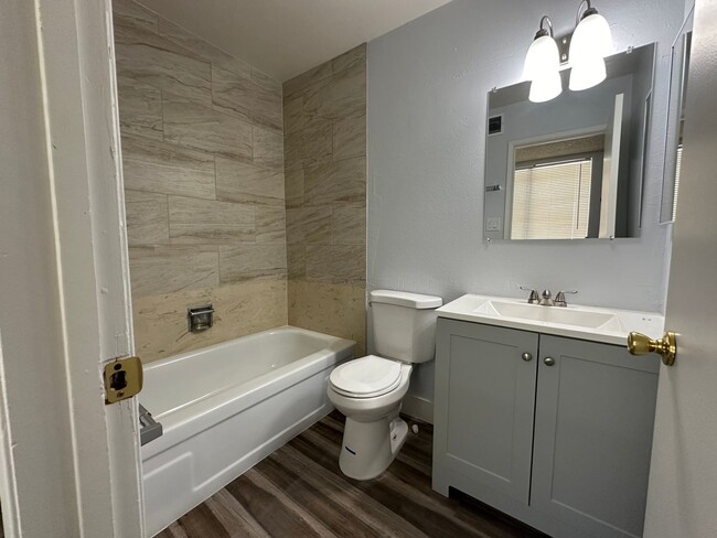 Building Photo - 2601 El Goya Dr